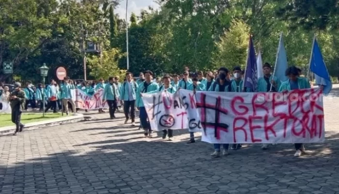 Mahasiswa Tuntut Penurunan UKT dan Hapusan Golongan 9 di UNS