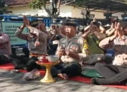 Personel Polsek Denbar Berdoa Bersama, Mohon Kelancaran KTT WWF ke-10 di Bali