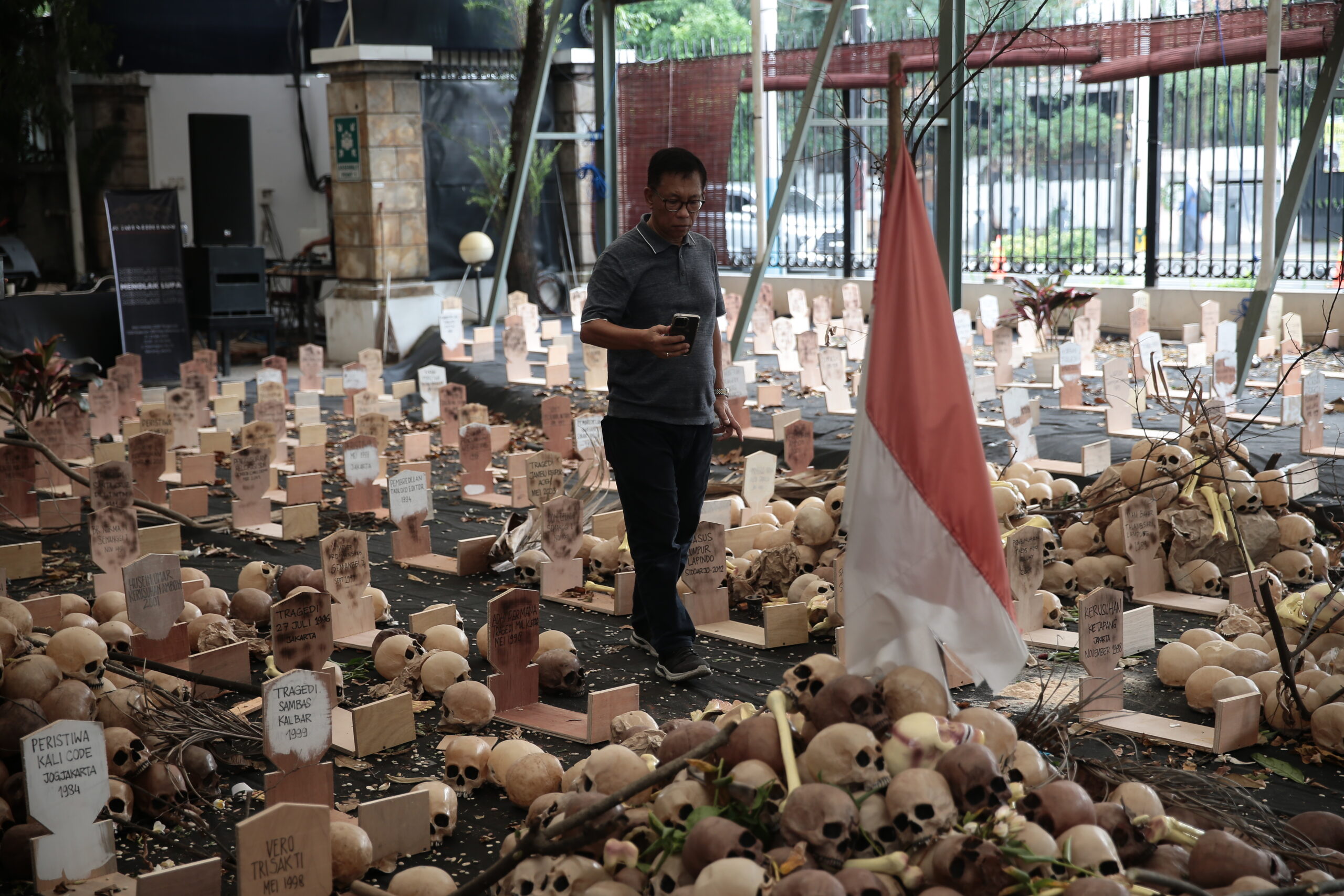 Aksi Instalasi Peringatan 26 Tahun Reformasi