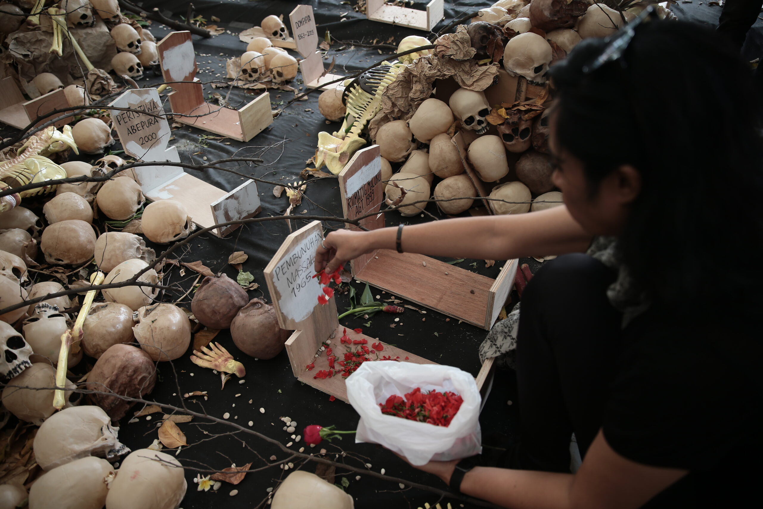 Aksi Instalasi Peringatan 26 Tahun Reformasi