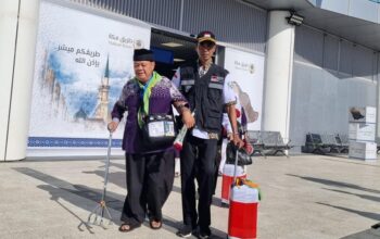 Jemaah Haji Indonesia Kloter Pertama di Madinah