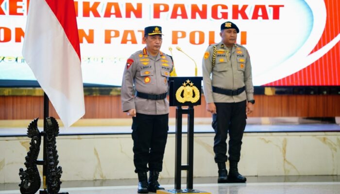 Kapolri Beri Kenaikan Pangkat untuk 17 Pati dan Pamen Polri