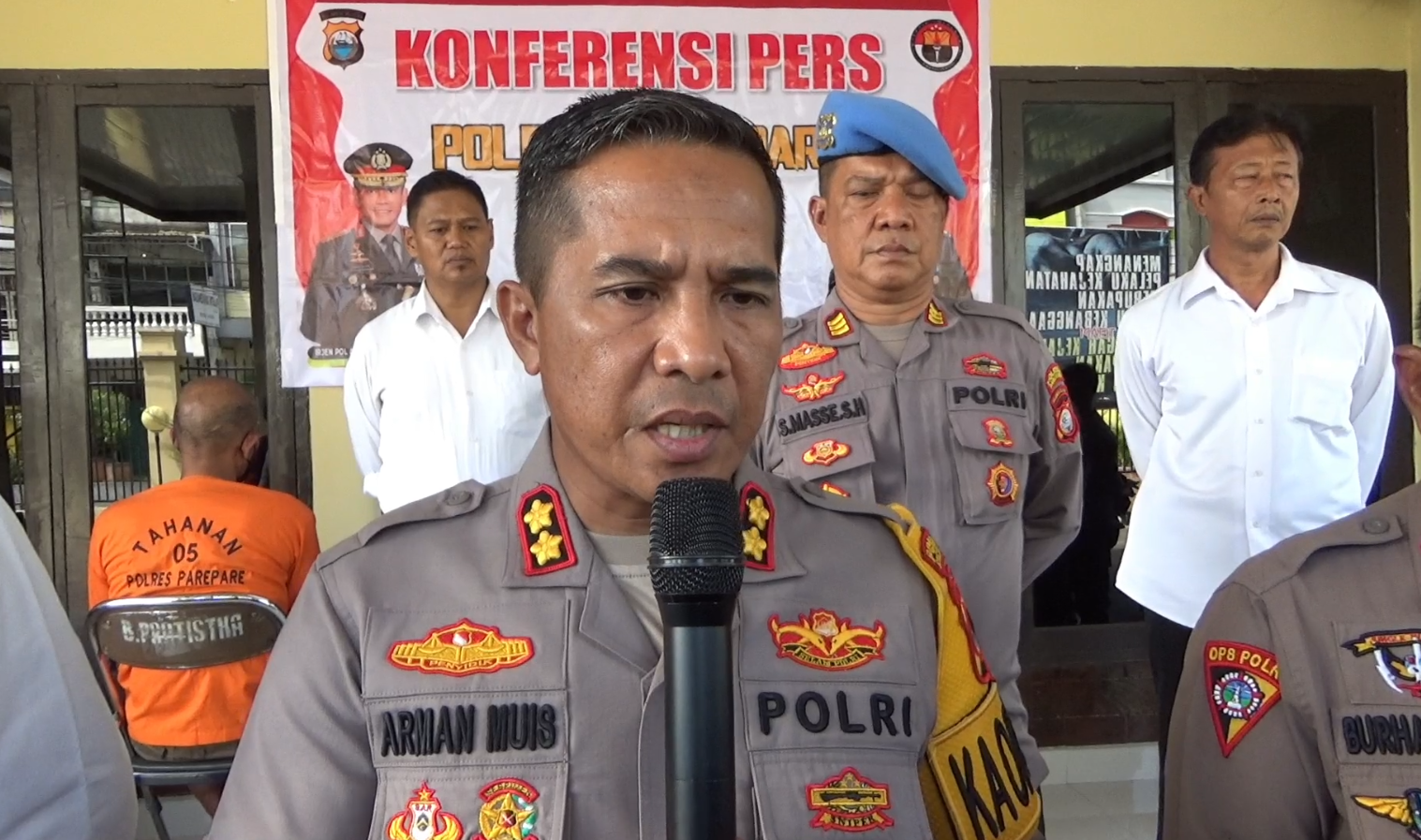 Mengaku Sebagai Anggota Polisi, Seorang Residivis Kembali Ditangkap Polisi Kapolres Parepare, AKBP Arman Muis