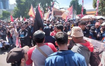 Anarko Susupi Aksi May Day 2024 di Surabaya, Polisi Amankan 10 Orang