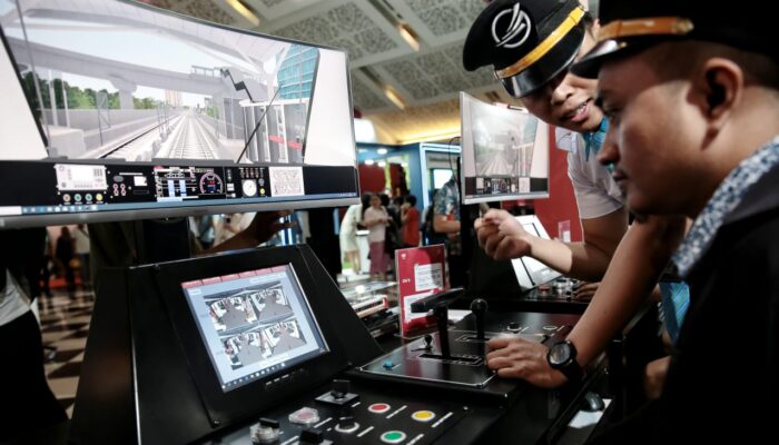 Cobain Jadi Masinis LRT di Jakarta Fair 2024