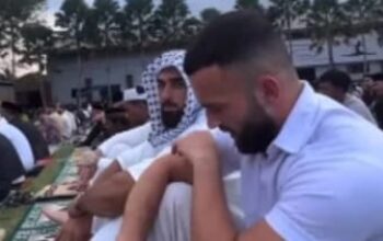 Viral Shalat Idul Adha di Bali Dibanjiri Bule, Netizen : Serasa di Mekkah