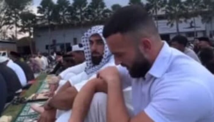 Viral Shalat Idul Adha di Bali Dibanjiri Bule, Netizen : Serasa di Mekkah