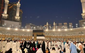 Thawaf di Masjidil Haram - HOLOPIS