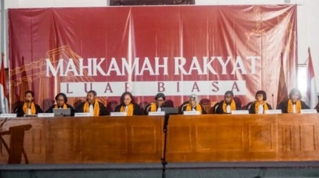 ‘9 Dosa’ Jokowi Disidang di UI