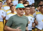 Gubernur Akpol Irjen Krisno Rutin Pungut Sampah, Jaga Kebersihan Lingkungan Akademi Kepolisian