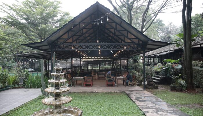 Menapaki Restoran Legendaris Lebak Wangi Garden