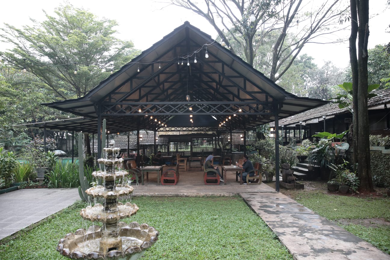 Menapaki Restoran Legendaris Lebak Wangi Garden