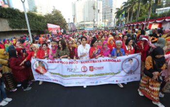 Gerakan Wanita Berkebaya Meriahkan CFD Dengan Flashmob Poco-Poco