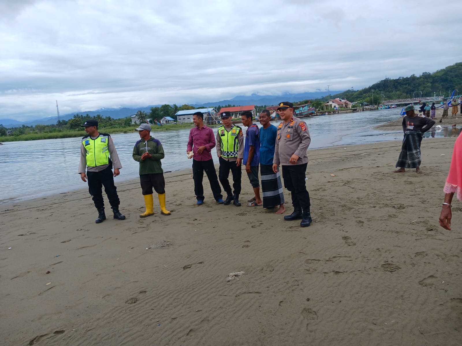 Antisipasi Guantibmas, Kapolsek Panteraja Polres Pidie Jaya Mengintensifkan Patroli Pesisir Pantai