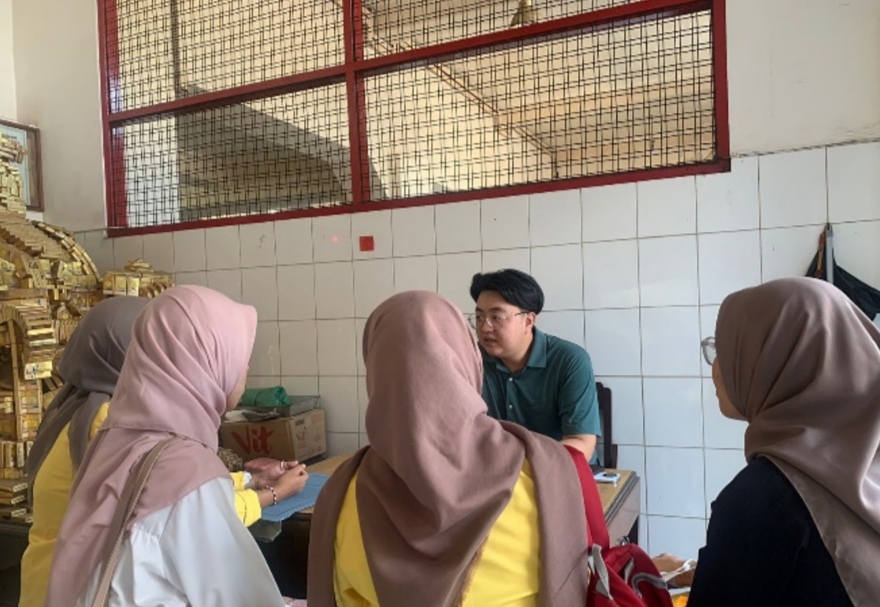 Feminisme dalam Lensa Kretek: Tim PKM-RSH UNNES Bincang Puan, Kuak Mitos Perempuan sebagai Peracik Saus Kretek