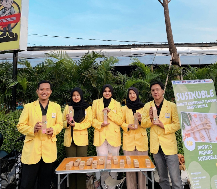 Susikuble, Sumpit Kombinasi Sendok Garpu Edible 3in1 dari Kulit Durian Karya Tim PKM-K UNNES
