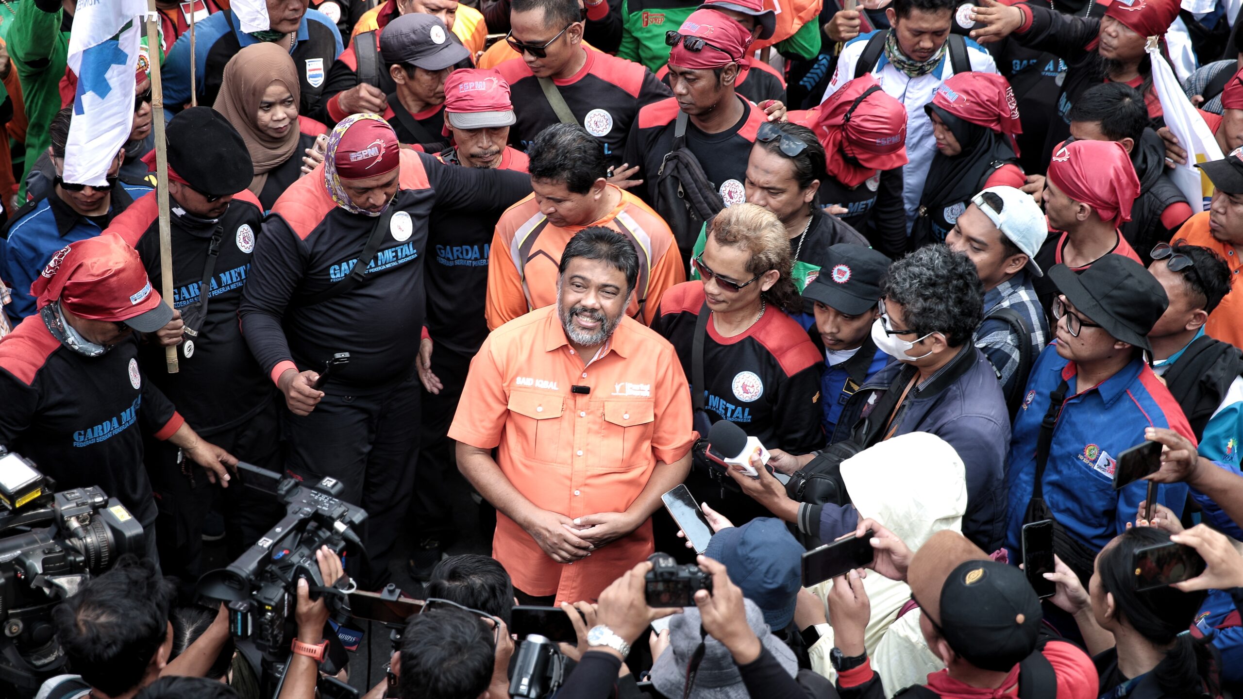 Buruh Gerudug MK, Demo Menolak UU Cipta Kerja