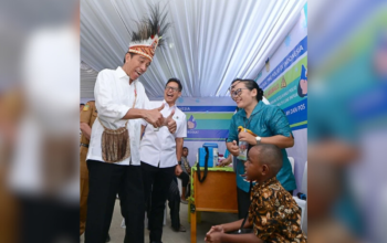 Jokowi Vaksinasi Polio di Jayapura
