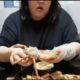 Live Mukbang Tanpa Henti, Kreator Konten Asal China Meninggal Mendadak