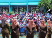 Di Hari Pertama Sekolah Banyak Orang Tua Izin Kerja
