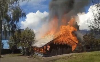 Diduga Gara-Gara Dana Desa, KKB Berulah Lagi Bakar Bangunan SMP di Papua Pegunungan