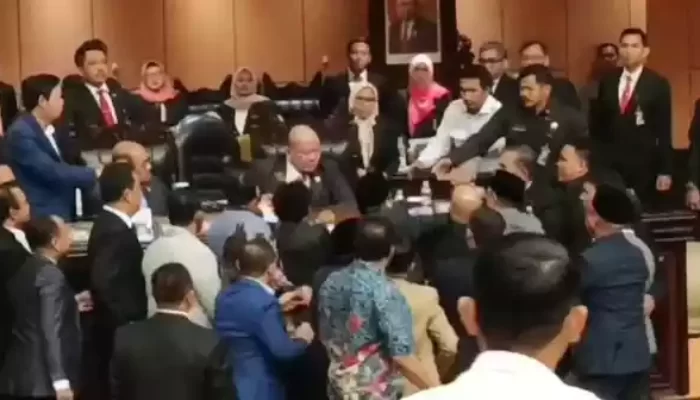 Rapat Paripurna DPD RI Memanas, Senator Saling Interupsi Hingga Berebut Mikrofon