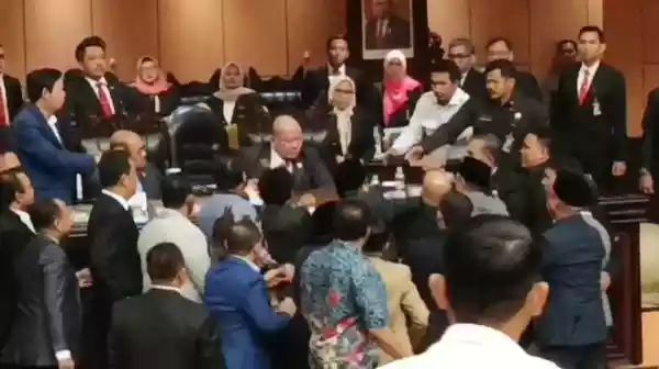 Rapat Paripurna DPD RI Memanas, Senator Saling Interupsi Hingga Berebut Mikrofon