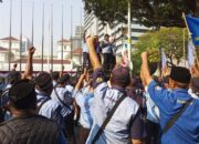Protes Pembagian Kuota Armada, Sopir Hingga Operator JakLingko Geruduk Balai Kota