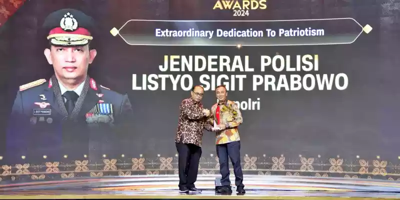 Bravo! Kapolri Listyo Sigit Prabowo Raih Penghargaan Extraordinary Dedication of Patriotism