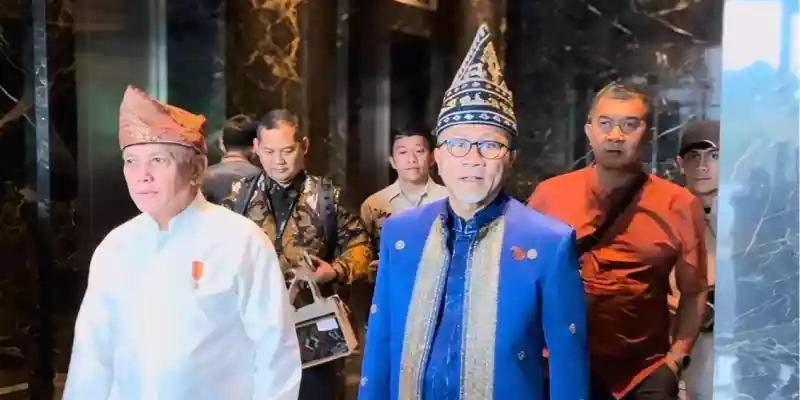 Zulhas Kenakan Pakaian Adat Lampung di Upacara HUT RI ke-79, Ajak Masyarakat Jaga Persatuan