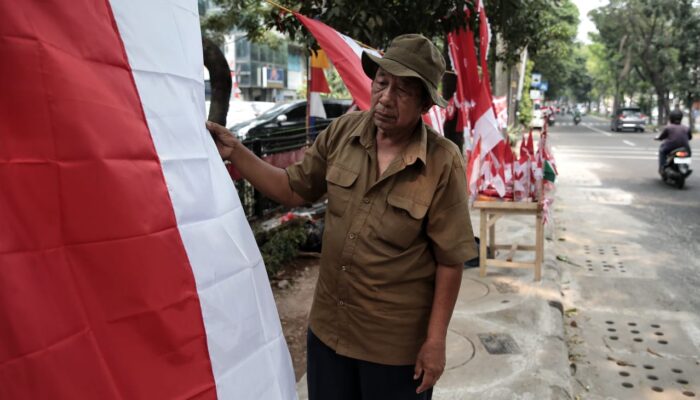 FOTO: Berdagang Sekaligus Mengingatkan Jasa Para Pahlawan Bangsa Merah Putih