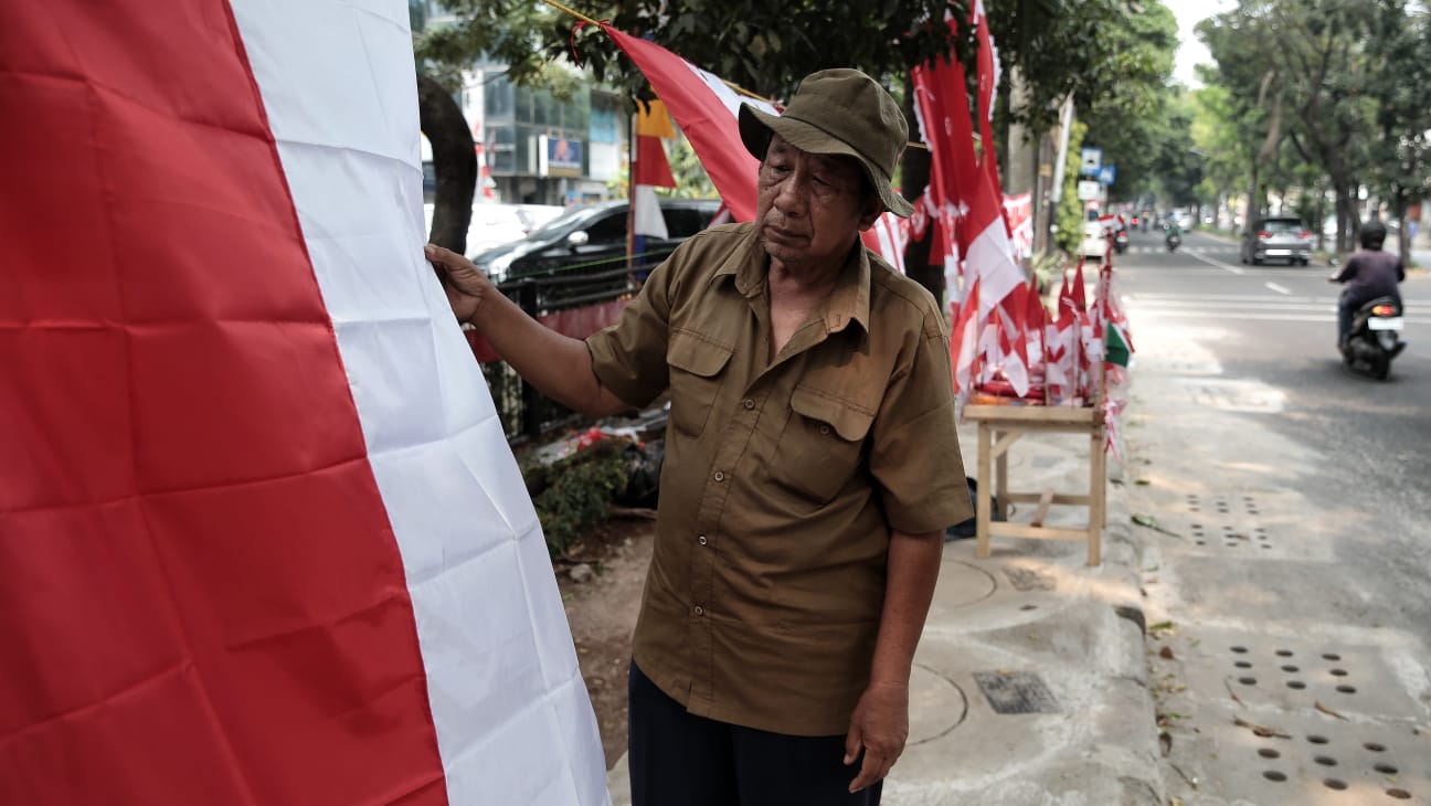 FOTO: Berdagang Sekaligus Mengingatkan Jasa Para Pahlawan Bangsa Merah Putih