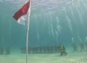 HUT RI ke-79, Polairud Polda Sultra Kibarkan Sang Merah Putih di Dasar Laut