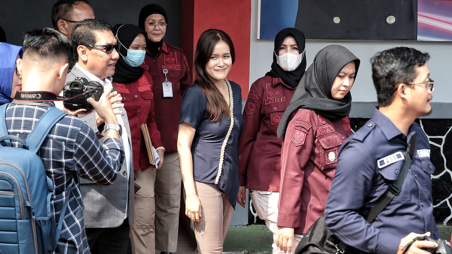 FOTO: Jessica Kumala Wongso Tersenyum Hirup Udara Bebas