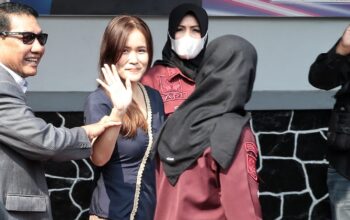 FOTO: Jessica Kumala Wongso Tersenyum Hirup Udara Bebas