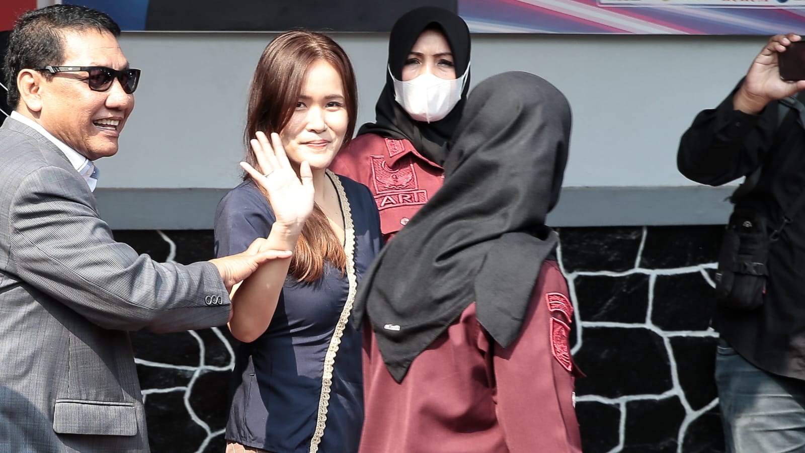 FOTO: Jessica Kumala Wongso Tersenyum Hirup Udara Bebas