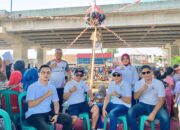Sambut HUT RI Ke-79, Ribuan Masyarakat Saksikan Kemeriahan Panjat Pinang Rampai Nusantara di Kalimalang