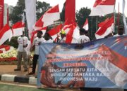Geruduk Patung Kuda Jakpus, Mahasiswa Asal Papua Aksi Bagi-bagi Bendera Merah Putih