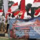 Geruduk Patung Kuda Jakpus, Mahasiswa Asal Papua Aksi Bagi-bagi Bendera Merah Putih