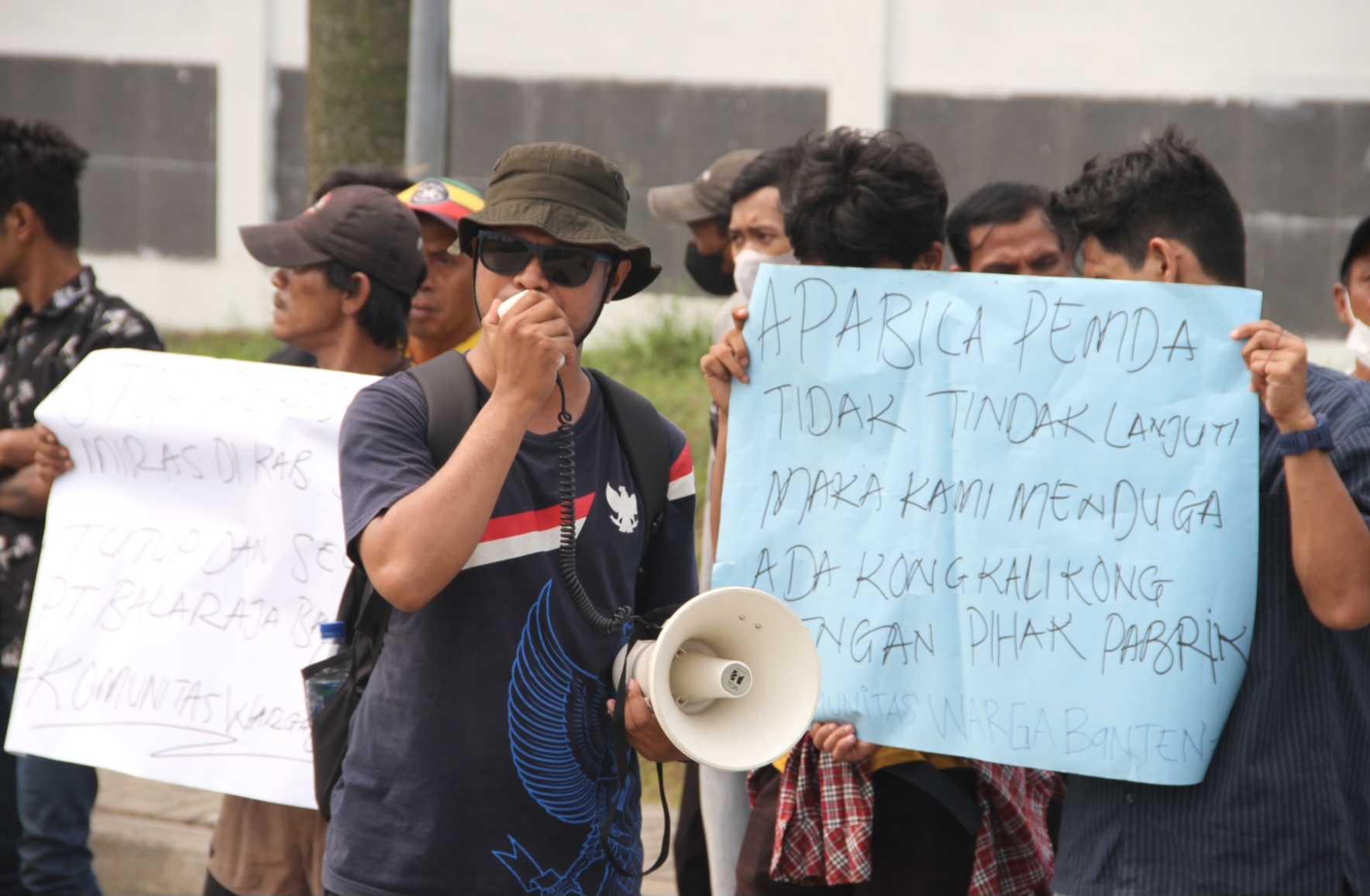 Warga Gruduk Pabrik Miras di Serang Banten Untuk Ditutup