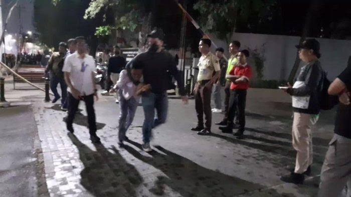 Aksi Kawal Putusan MK Rusuh & Brutal, Kepala Wakasat Intel Polrestabes Semarang Kena Tombak