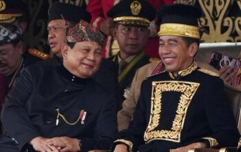 Momen Keakraban Prabowo Duduk di Samping Jokowi di IKN