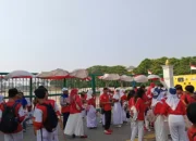 Kirab Pengembalian Bendera Merah Putih di Monas Disambut Antusias oleh Masyarakat