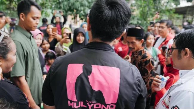Heboh Kaesang Pake Rompi ‘Putra Mulyono’ Saat Blusukan di Banten