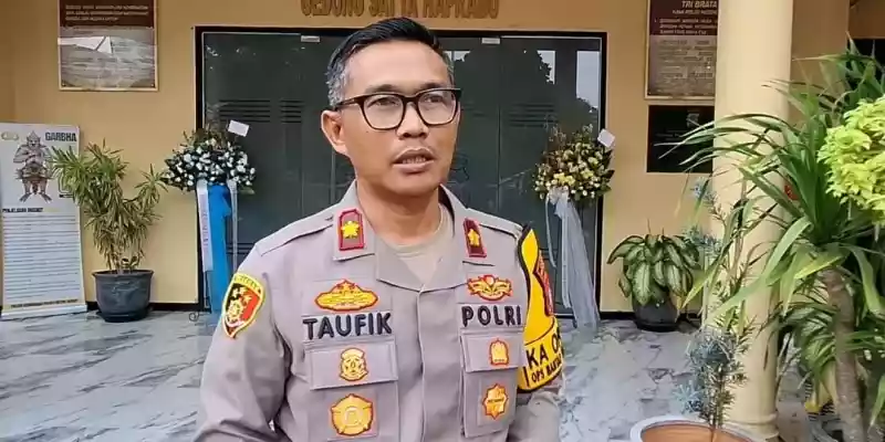 Bubarkan Tawuran, Dua Polisi Terkena Siraman Air Keras