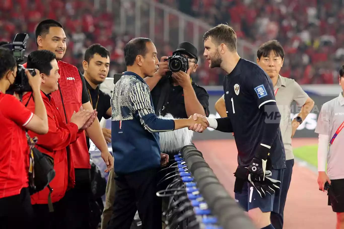 Presiden Jokowi Apresiasi Pemain Timnas Indonesia dalam Laga di Stadion GBK