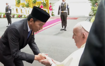 Jokowi Sambut Paus Fransiskus