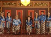 Busana Tradisional Sentuhan Modern ala Keluarga Keraton Solo Pada Acara Grebeg Maulud