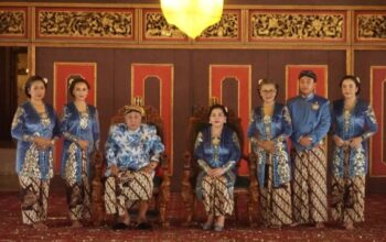 Busana Tradisional Sentuhan Modern ala Keluarga Keraton Solo Pada Acara Grebeg Maulud