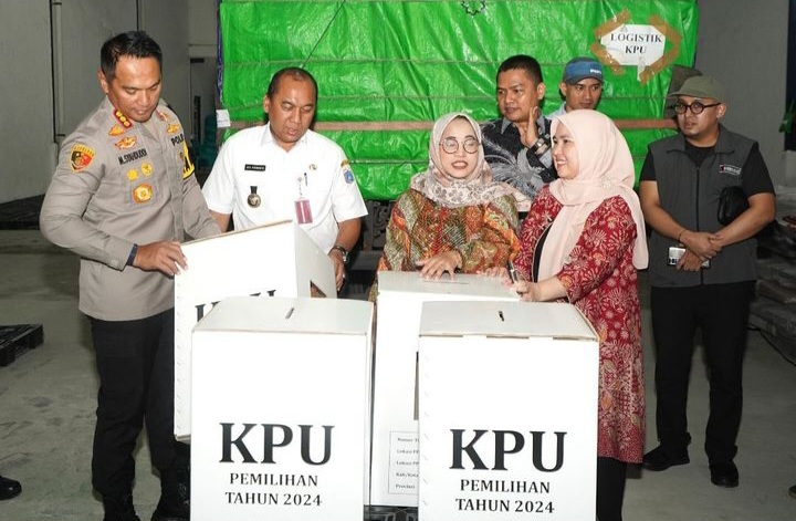 KPU DKI Salurkan Logistik Pilkada 2024